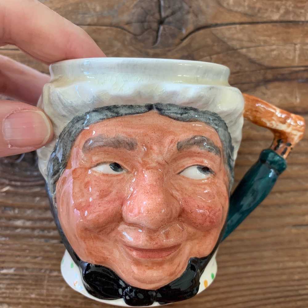 ANTIQUE SAIREY GAMP HANDPAINTED ENGLISH TOBY MUG - Picture 2 of 8
